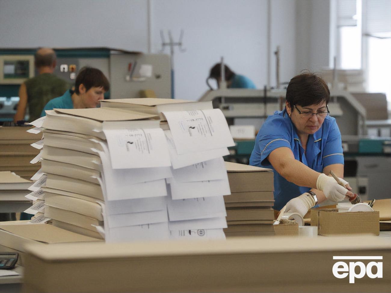 Из-за использования неправильной печати необходимо было перепечатать 164 бюллетеня