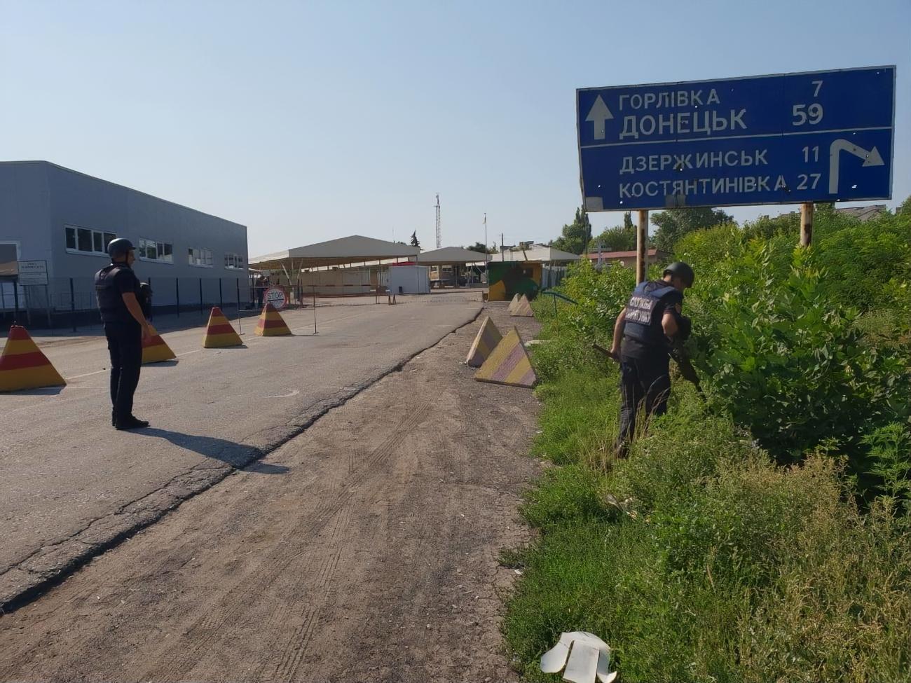 На территории пункта пропуска "Майорское" ищут взрывчатку