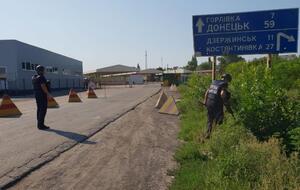 На территории пункта пропуска "Майорское" ищут взрывчатку