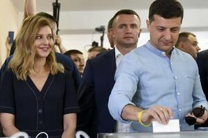 На выборы Зеленский пришел с женой