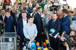 Зеленський: Уже нарешті ми повинні зняти недоторканність