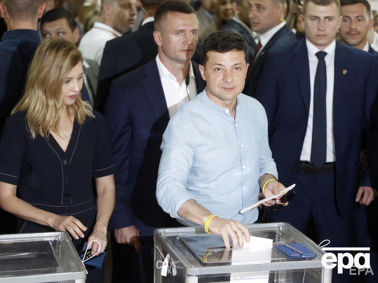 Зеленський голосував разом із дружиною