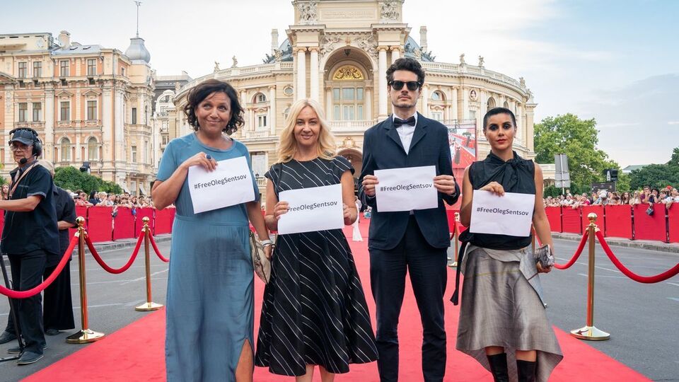 Сенцова поддержали члены жюри кинофестиваля