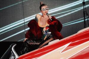 Loboda: Чем больше зал, тем больше я хромаю после