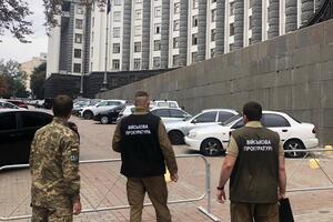 Обшуки проводять, зокрема, у будівлі Кабміну
