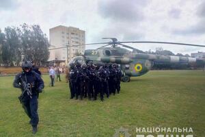 Полицейских доставили на Ми-8