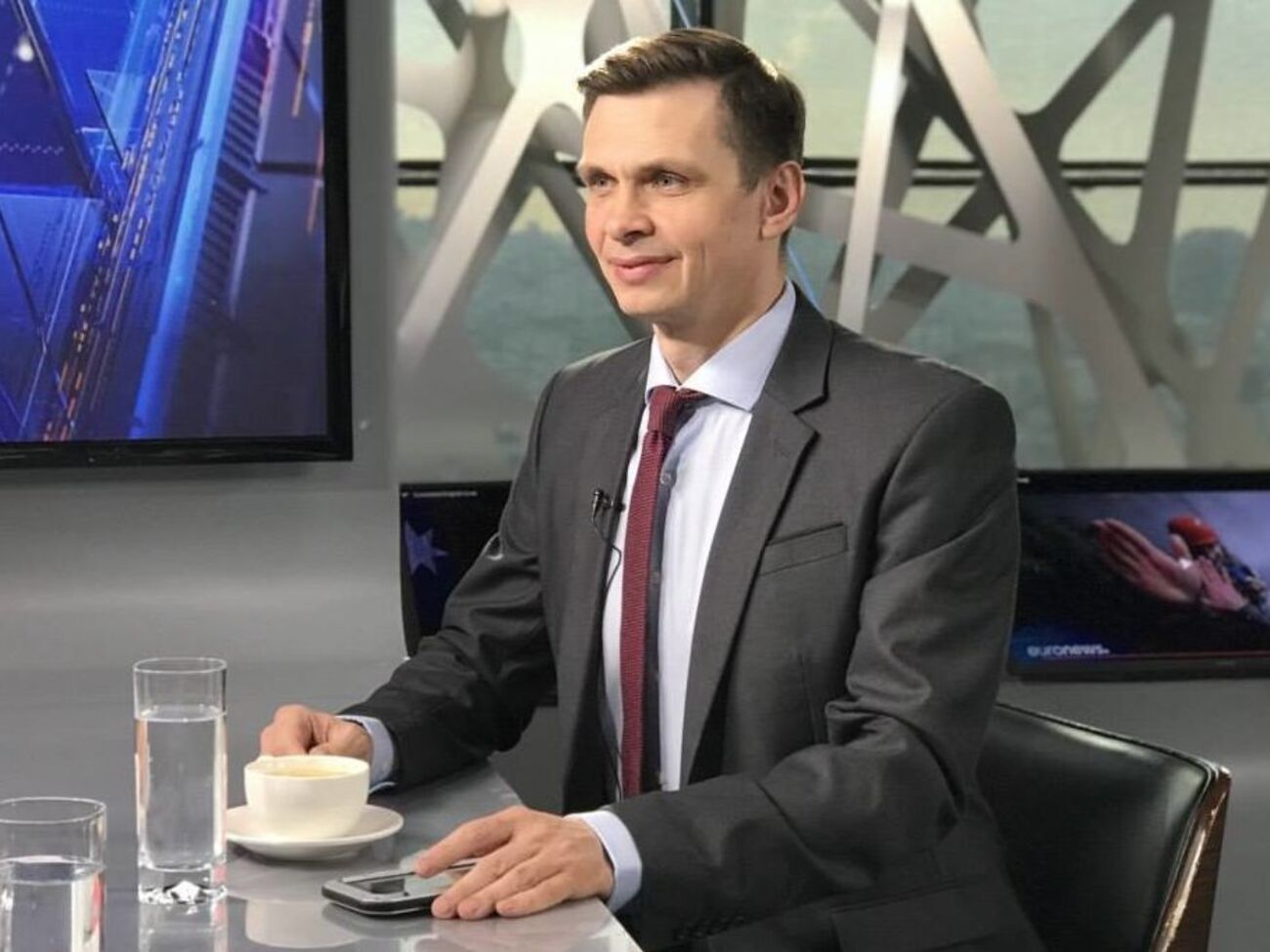 Вот вы сейчас иронизируете над восемью голосами Савченко. А представьте, если бы президентская кампания проходила сразу после ее возвращения!