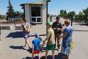 Держприкордонслужба України: КПВВ на Донбасі працюють згідно з літнім графіком