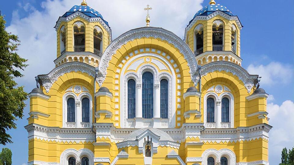 Мужчина сообщил из таксофона о минировании Владимирского собора и других столичных храмов