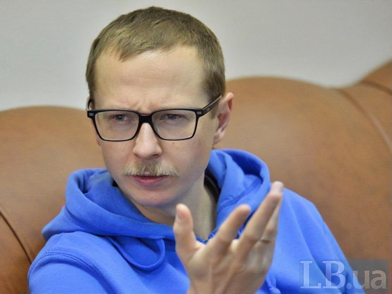 Вінтонів іде із Суспільного