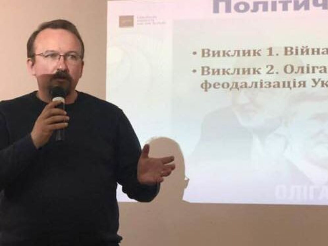 Бачу тези, що 73% підтримки Зеленського перетворилися на 42%. Але порівнювати результати парламентських виборів із другим туром президентських – некоректно