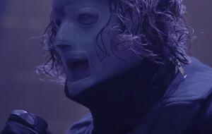 В ролик вошли кадры концертного выступления Slipknot
