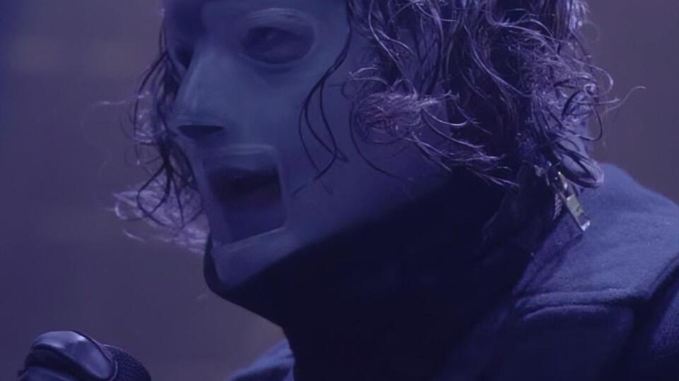 В ролик вошли кадры концертного выступления Slipknot
