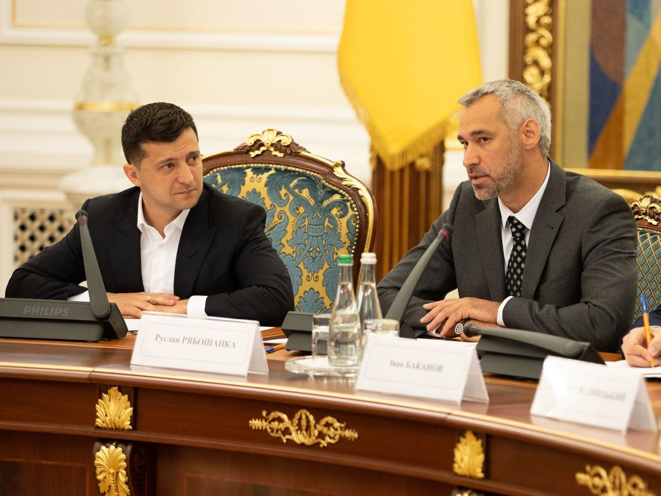 Рябошапку (на фото праворуч) Зеленський вважає "крутим фахівцем"