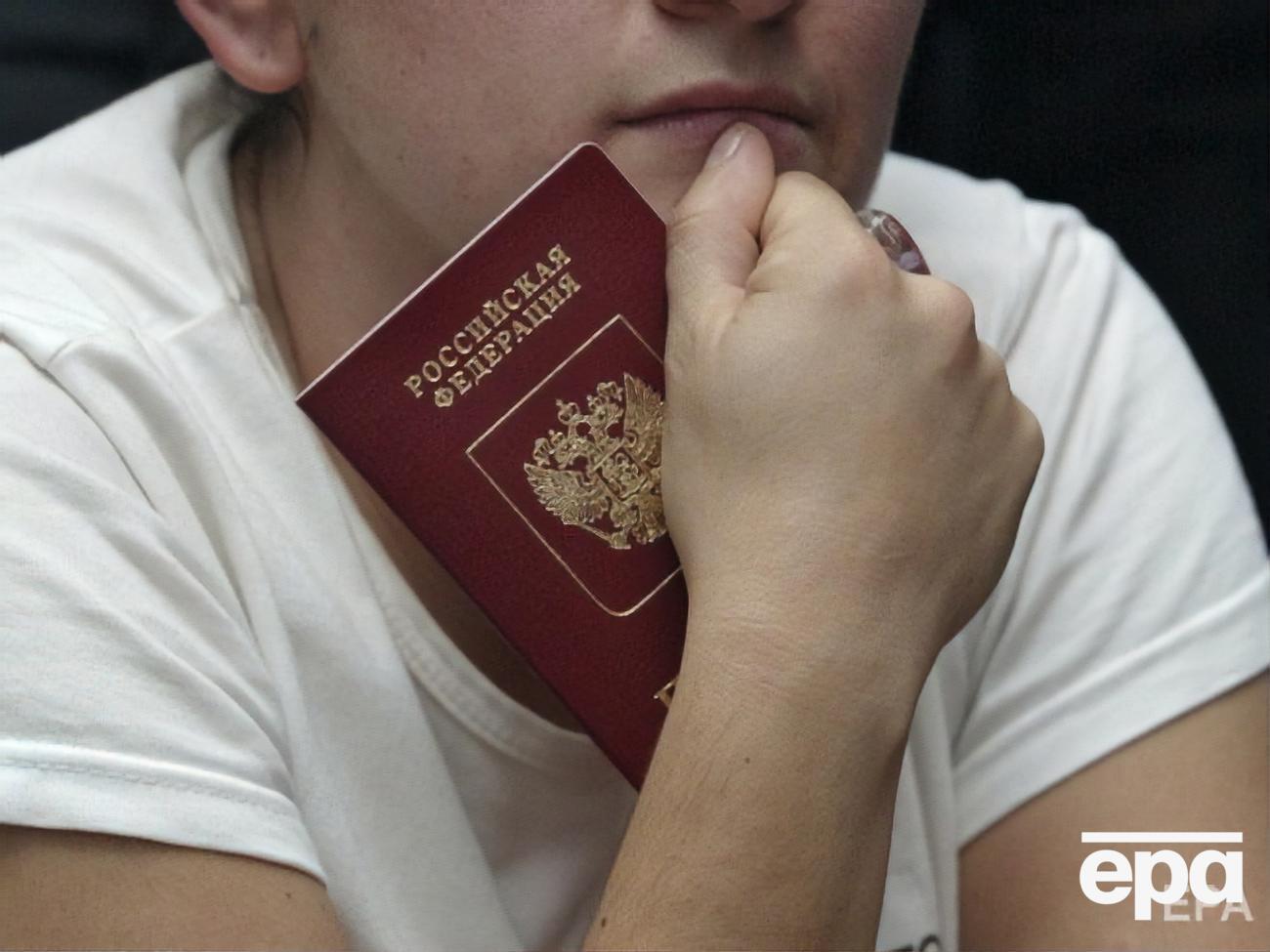 Указ об упрощении выдачи российских паспортов жителям ОРДЛО Путин подписал в апреле