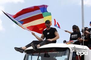 В марше принял участие певец Рики Мартин