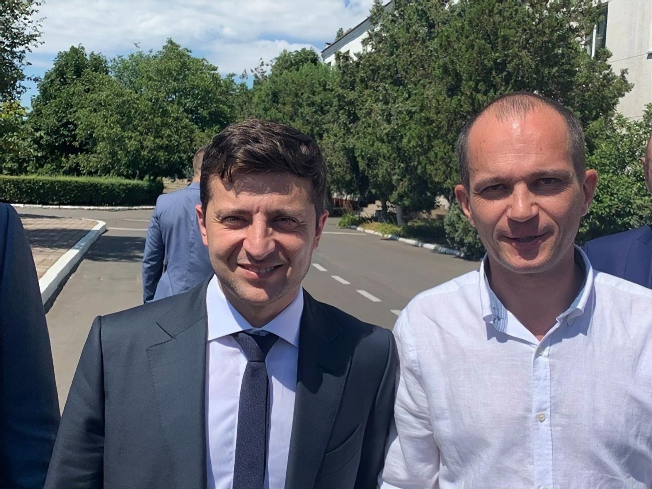 Колев (справа) баллотировался от пропрезидентской партии "Слуга народа"