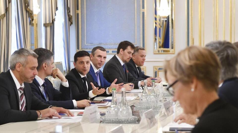Президент подякував дипломатичним представникам за участь міжнародних спостерігачів у роботі на дострокових виборах до Верховної Ради України