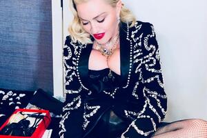 Мадонна: Мадам Ікс – швачка