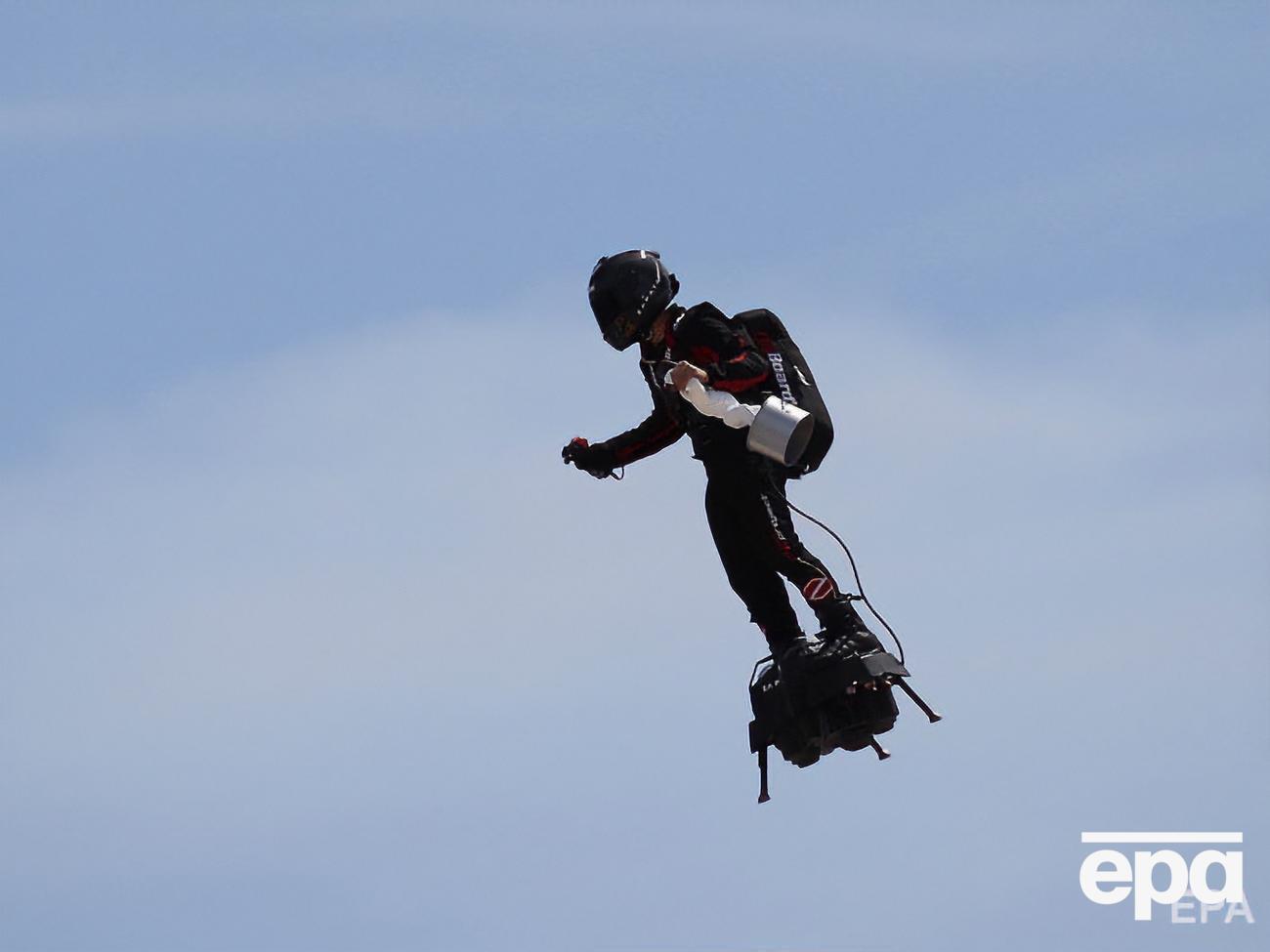 Запата экспериментирует с флайбордом