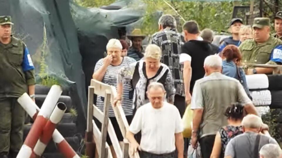 Під час обстеження з обох боків мосту чергували представники ОБСЄ