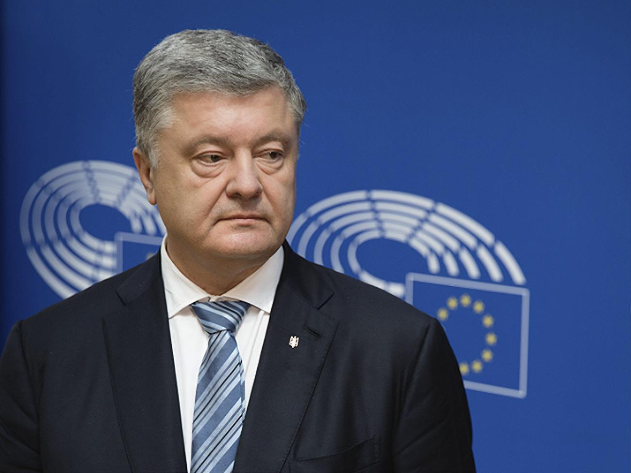 Пресс-служба Порошенко заявила, что ни одного уголовного дела, где бы фигурировал экс-президент, не существует