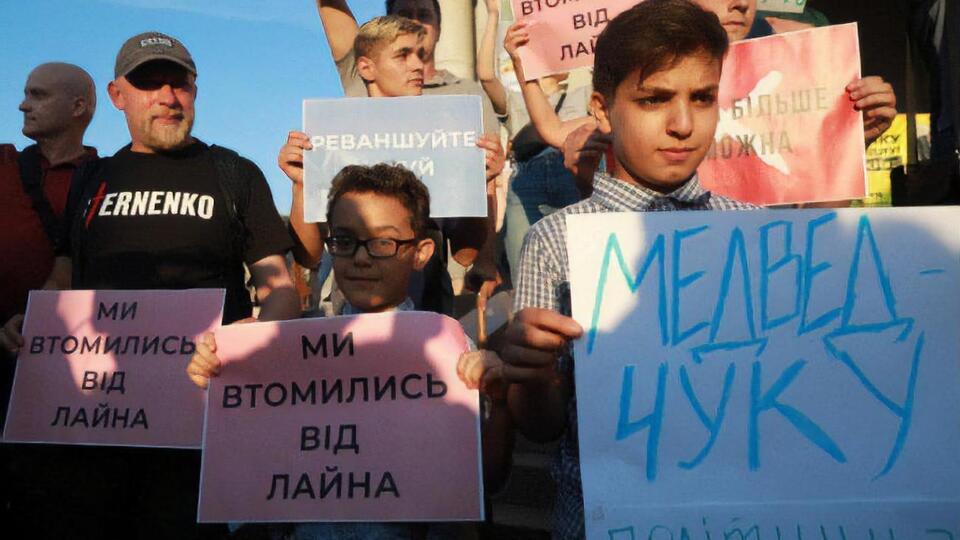 Цымбалюк (слева) принимал участие в акции на Майдане 2 июля