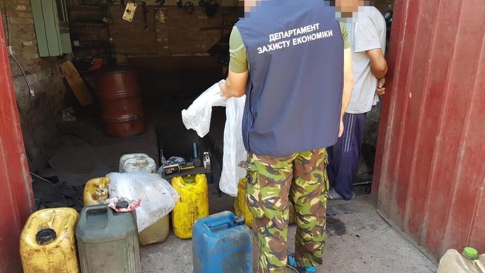 Полицейские проводят 26 обысков по месту проживания и работы всех участников группы
