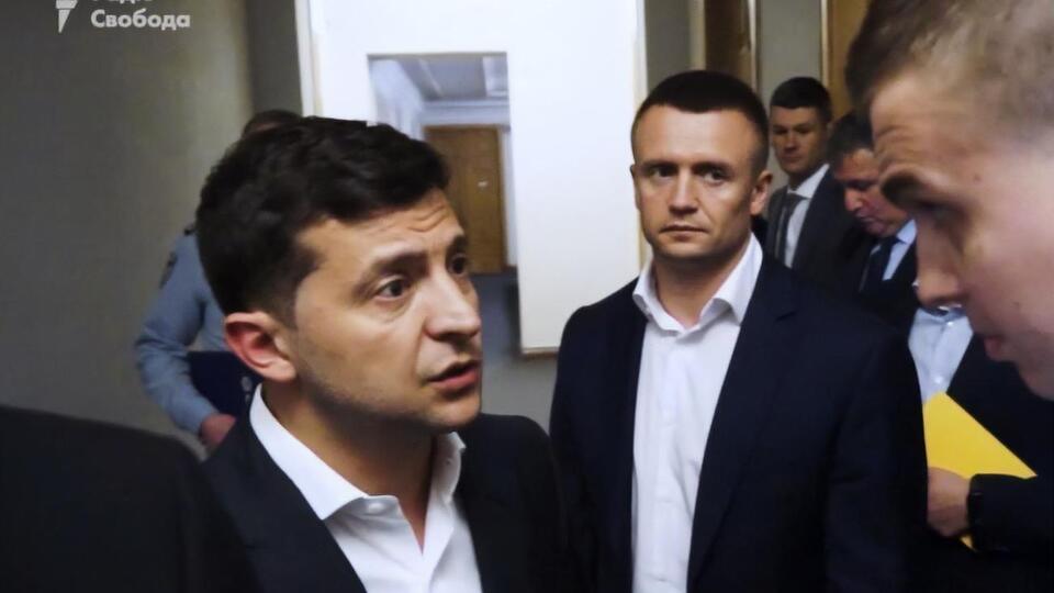 Зеленський: Усі знають, що ніхто в мене нічого не просить. Усі знають, чим це закінчиться