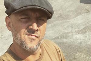 Потап показал Каменских, позирующей перед камерой головой вниз