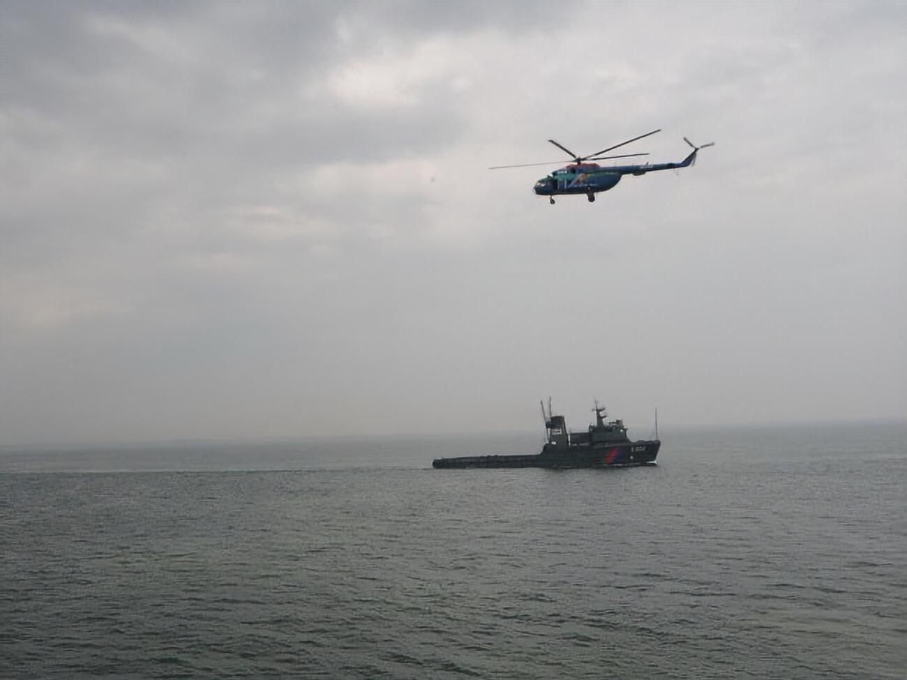 В операції з порятунку моряків брали участь вертольоти і катер прикордонників