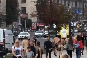 Мужчины бежали в сторону Майдана Незалежности