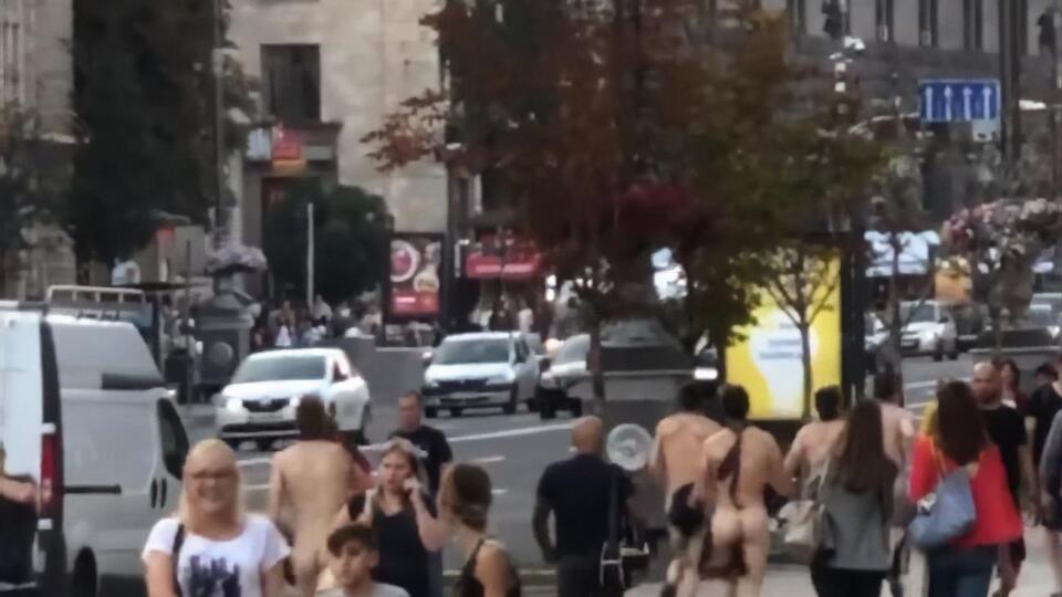 Чоловіки бігли в бік Майдану Незалежності