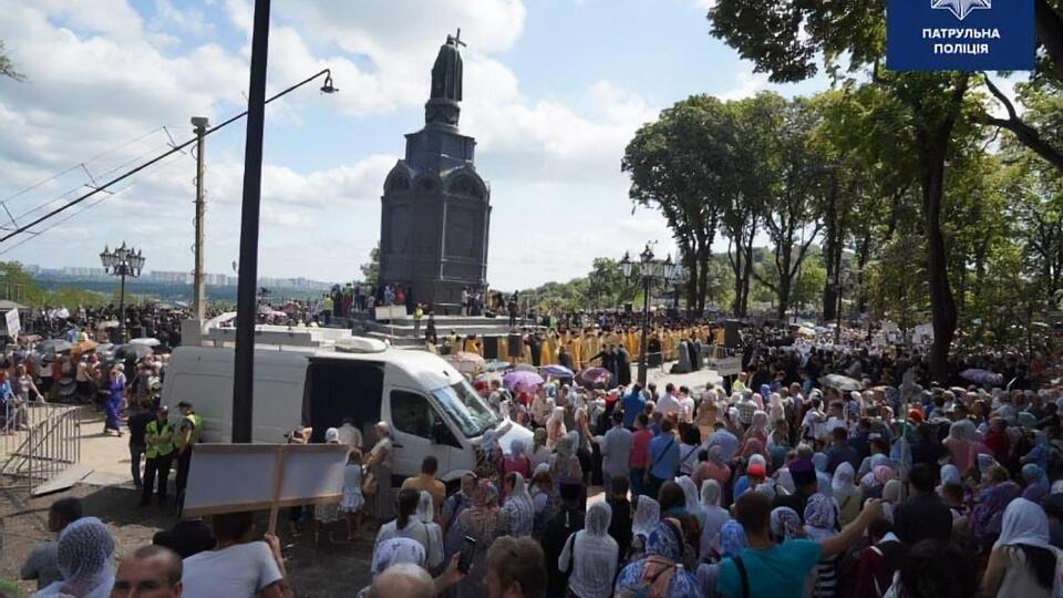 Сегодня проходит крестный ход прихожан УПЦ МП