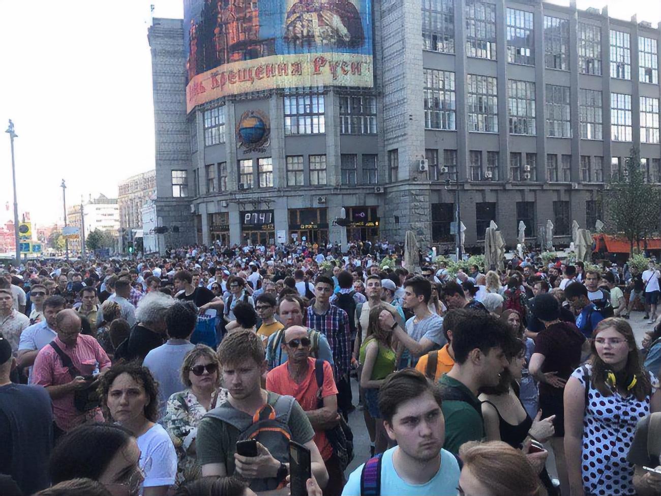 Правоохранители перекрывают улицы в районе Московской мэрии