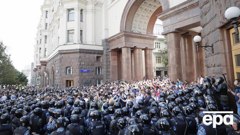 В Москве проходит акция против недопуска кандидатов от оппозиции в Мосгордуму, правоохранители задержали 520 человек. Фоторепортаж