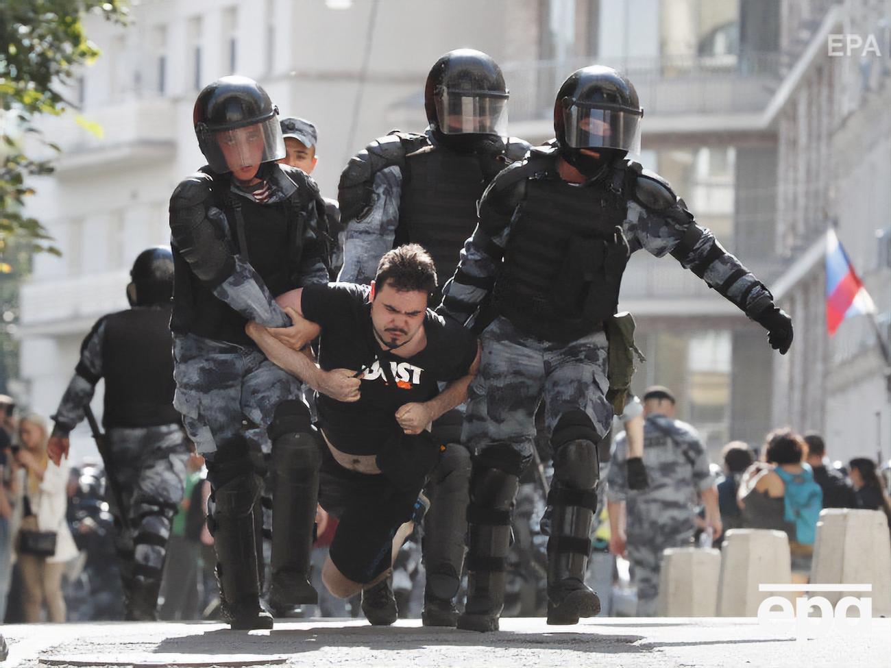 Силовики затримують учасників акції протесту в Москві