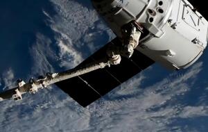 Cargo Dragon проведе на станції приблизно місяць, після чого повернеться на Землю