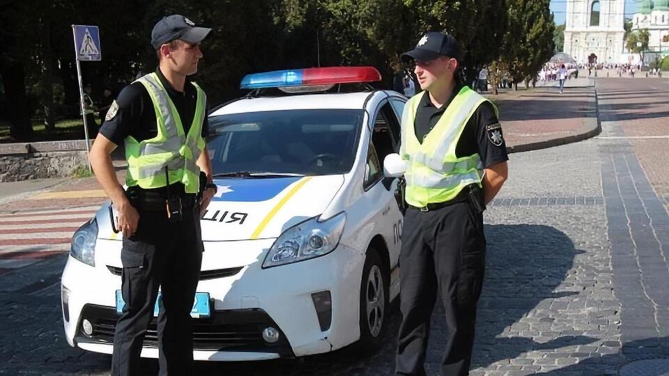 На мероприятии дежурят взрывотехники, кинологи, полицейские