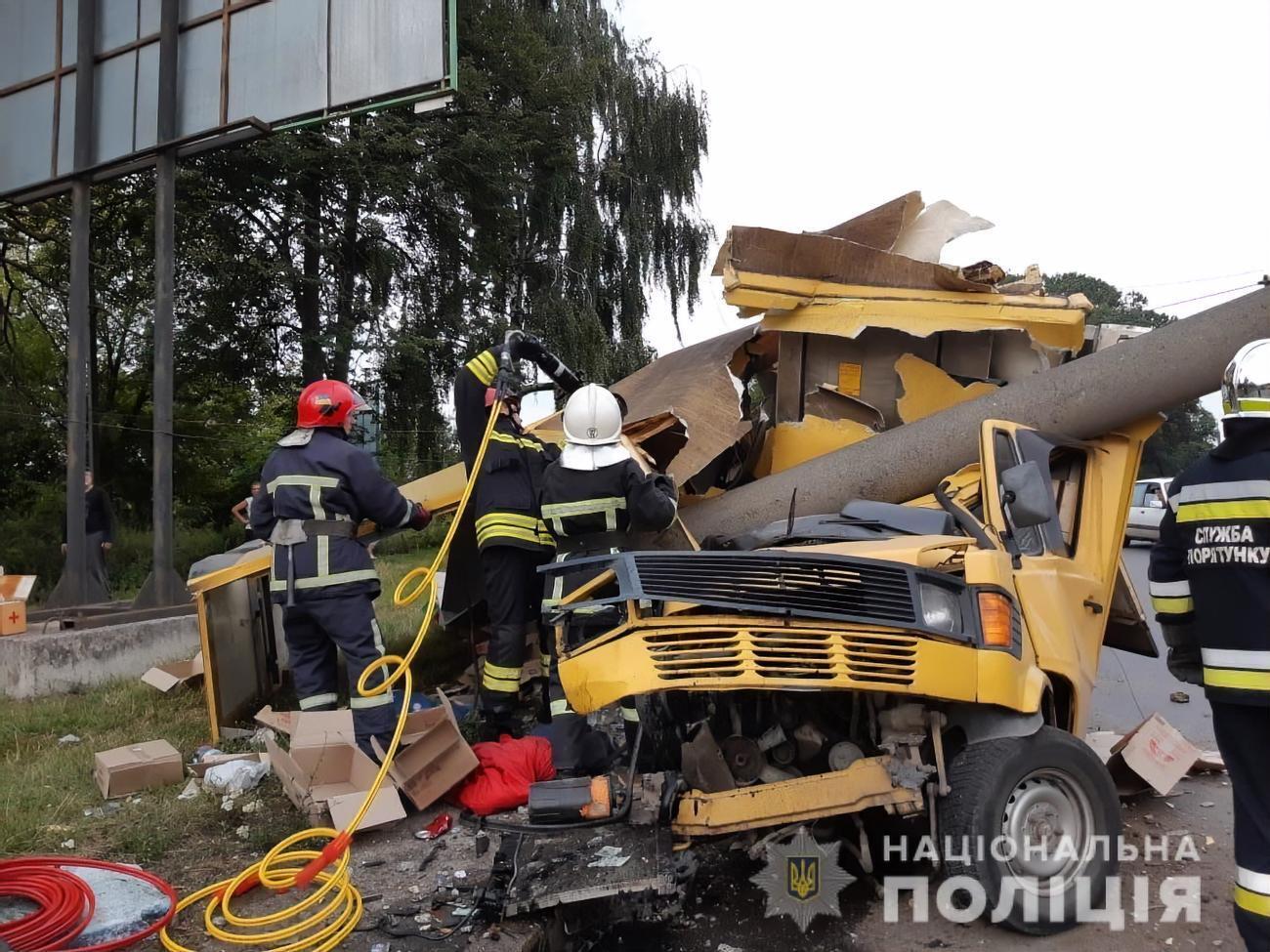 Поліція: Водій Mercedes-Benz відразу після зіткнення втік