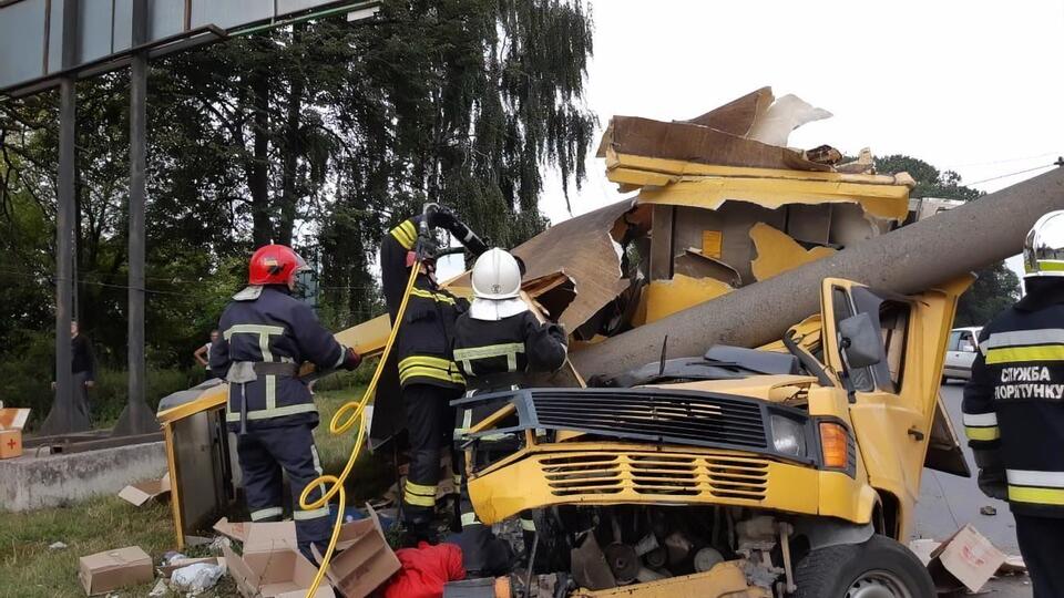 Полиция: Водитель Mercedes-Benz сразу после столкновения скрылся