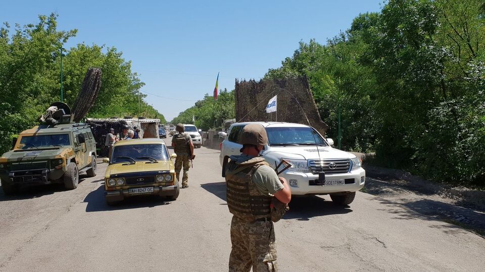 Украинские бойцы не открывали ответный огонь при обстреле КПВВ "Марьинка", сообщили в штабе ООС