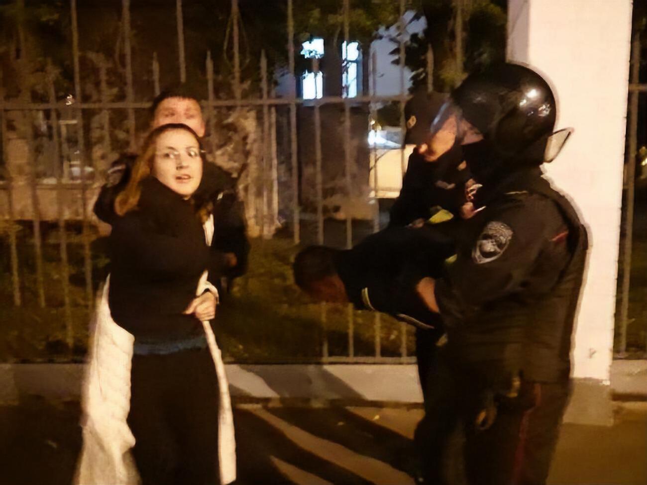 Правоохранители продолжают задерживать активистов