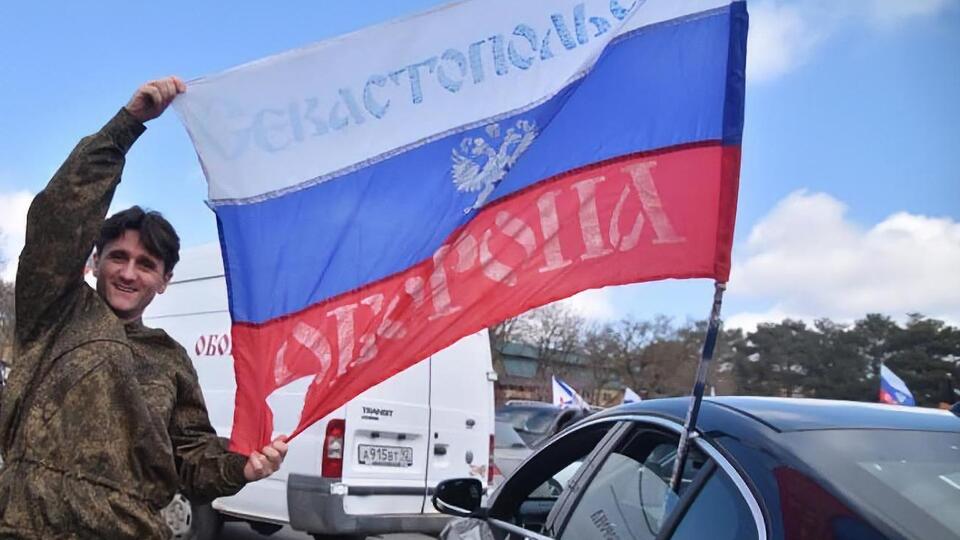 Беріч позував із прапором "Самооборони Севастополя"