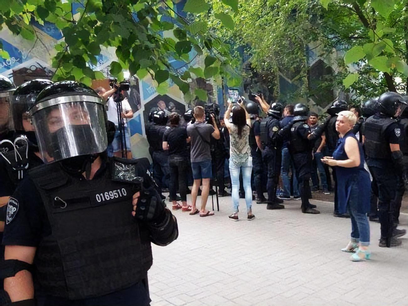 Підрахунок голосів у Покровську супроводжували акції протесту