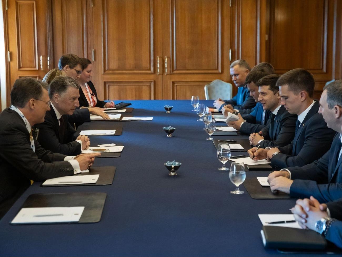 Зеленский на встрече в Торонто поблагодарил Волкера за поддержку Украины