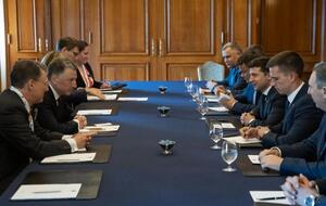 Зеленский на встрече в Торонто поблагодарил Волкера за поддержку Украины