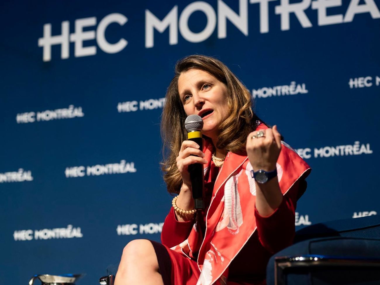 Фриланд отметила, что Канада не будет ограничивать во въезде обладателей украинских паспортов