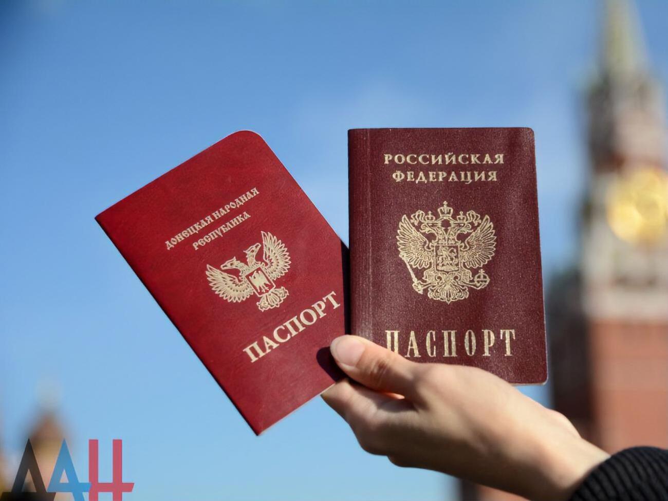У "ДНР" запевняють, що загалом на отримання російських паспортів подало документи понад 13 тис. осіб