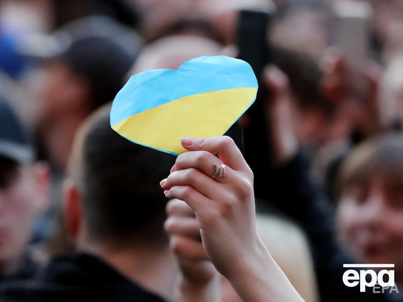 Позаблоковий статус України підтримує 25,3% опитаних